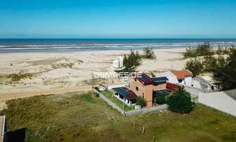 Imagem 2: Casa com dois terrenos de frente para o mar no Balneário Camacho