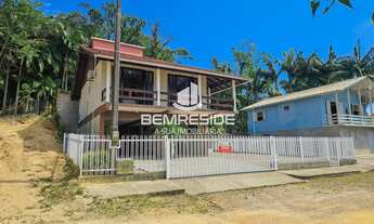 Imagem: Casa com amplo terreno no loteamento Vila