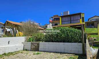 Imagem 3: Casa de dois pisos com vista incrível para o Farol de Santa Marta