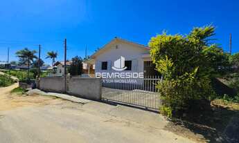 Imagem: Casa de alvenaria de frente para a BR-101