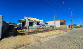Imagem 3: Casa de alvenaria com laje inclinada próxima ao centro da cidade