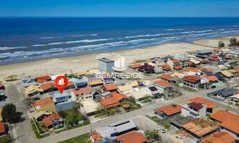 Imagem 2: Casa escriturada e com piscina à apenas uma quadra do mar na praia de Jaguaruna