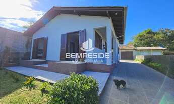 Imagem 2: Casa de alvenaria com piscina e edícula no bairro Morro da Cruz