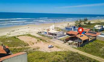 Imagem: Casa escriturada e a poucos passos do mar