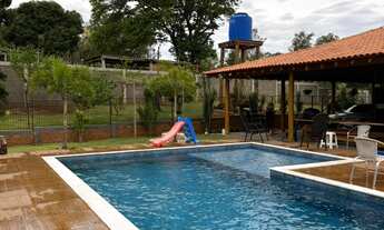 Imagem 4: Vende-se chácara ampla, com casa, piscina e área de festas em UMUARAMA - PR