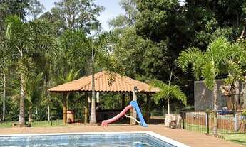 Imagem 5: Vende-se chácara ampla, com casa, piscina e área de festas em UMUARAMA - PR