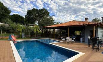 Imagem 6: Vende-se chácara ampla, com casa, piscina e área de festas em UMUARAMA - PR