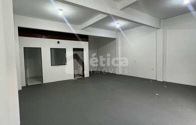 Imagem 3: Locação de Sala Comercial Estilo Galpão com Pé Direito Alto e Ótima Localização