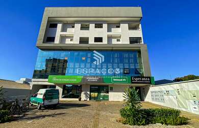 Imagem 2: Lindo apartamento no centro com 01 suíte e 02 quartos, sacada com churrasqueira