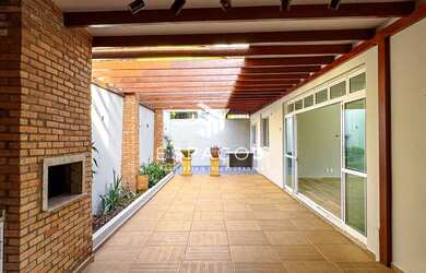 Imagem 3: Sobrado a venda localizado no Centro da cidade de Medianeira PR