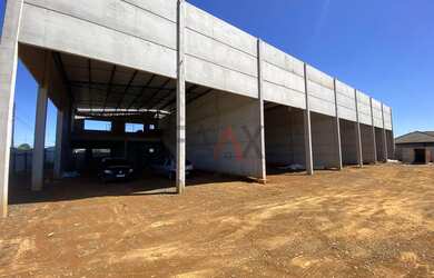 Imagem 2: Sala comercial no Bonsucesso com amplo espaço de estacionamento sala tendo 300m