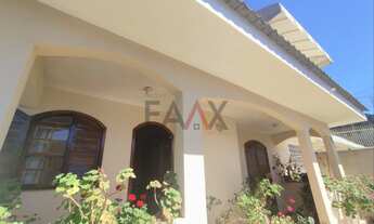 Imagem: Sobrado à venda com 4 quartos e piscina