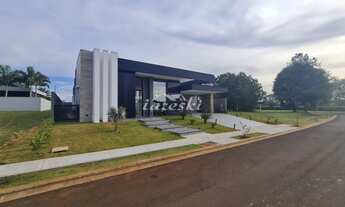 Imagem 2: Casa de Alto Padrão com 4 Suítes sendo 1 Master, Condomínio Royal Falls Yacht em Foz