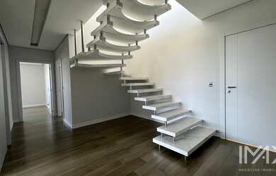 Imagem 4: Cobertura Duplex à Venda e Locação no Ed. Liberty, 203m por R 2.700.000