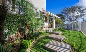 Imagem 2: Casa alto padrão no Jardim Nova York - 4 suítes Amplo jardim com pergolado churrasqueira