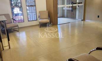 Imagem 2: Apartamento com 2 quartos 1 suíte 1 vaga de garagem cozinha com armários