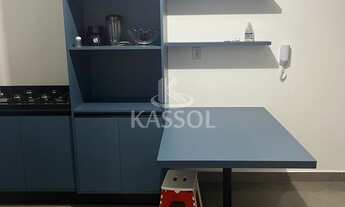 Imagem 6: Apartamento com 02 quartos, sacada com churrasqueira, sala e cozinha integrada e banheiro