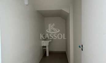 Imagem 4: Centro Comercial MUNIQUE Sala com mezanino e dois banheiros