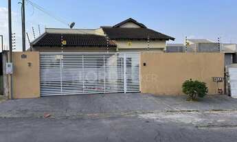 Imagem: Casa à venda no bairro Santa Cruz 2, no