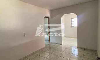 Imagem 2: CASA 02 QUARTOS Casa com 2 dormitórios