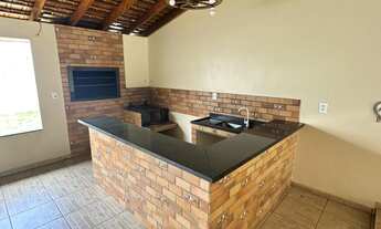 Imagem 4: Casa com 2 quartos, edícula, 2 vagas de garagem, sobra de terreno, energia solar