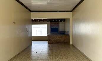 Imagem 3: Casa com 2 quartos, edícula, 2 vagas de garagem, sobra de terreno, energia solar