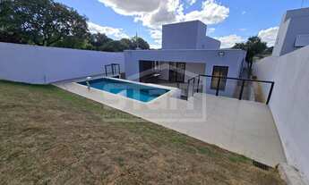 Imagem 2: Casa Impecável para Locação no Jardim Ipê,4 Quartos, Pé Direito Duplo e Piscina