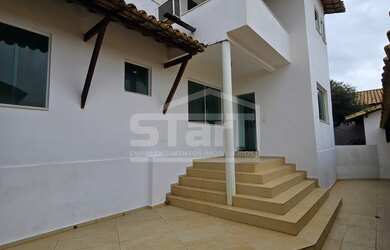 Imagem: Casa de alto padrão com vista para a lagoa