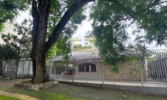 Imagem 2: CASA À VENDA COM 04 DORMITÓRIOS E PISCINA NO CENTRO DE FOZ DO IGUAÇU - PR