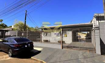 Imagem: CASA À VENDA COM PISCINA E 2 DORMITÓRIOS