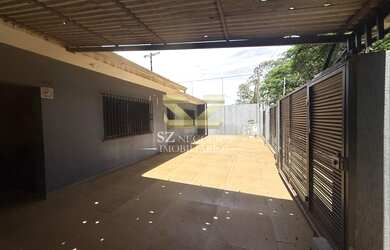 Imagem 4: CASA À VENDA COM 04 DORMITÓRIOS SENDO 01 SUÍTE, JARDIM PETRÓPOLIS, FOZ DO IGUAÇU