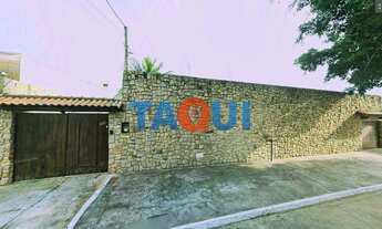 Imagem: Casa à venda com 3 quartos, sendo 2 suítes