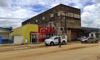 Imagem: Empreendimento comercial moderno, com generosos