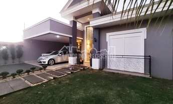 Imagem: Casa térrea, nova, moderna no tropical