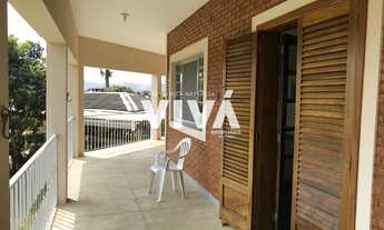 Imagem 4: Casa com 3 quartos, sendo uma suíte, 2 banheiros, ampla sala