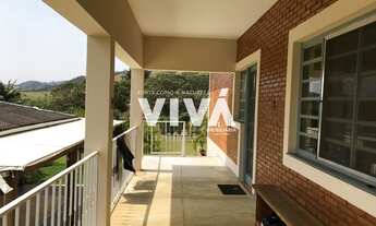 Imagem 5: Casa com 3 quartos, sendo uma suíte, 2 banheiros, ampla sala