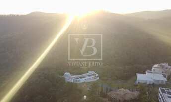 Imagem: Casa à venda, com arquitetura moderna