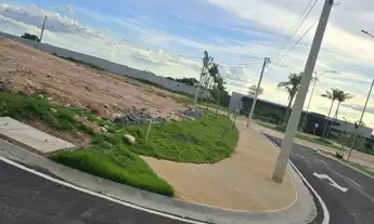 Imagem: Terreno de esquina à venda, Village Bourdeaux