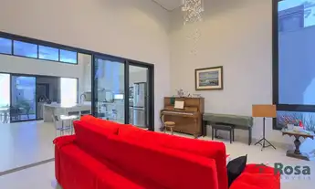 Imagem 3: Casa Térrea em Arquitetura Neoclássica com 3 Suítes e Piscina Privatiava no Condomínio Flo