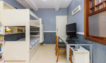 Imagem 2: Casa Padrão, 4 dormitórios na Rua Gregorio Paes De Almeida