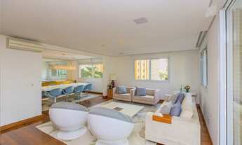 Imagem 6: 4 dormitórios, 1 suítes, 2 banheiro, 5 vagas na garagem, 267M² de Área Construída