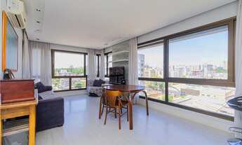 Imagem 2: Apartamento à venda no bairro Passo da Areia - Porto Alegre/RS