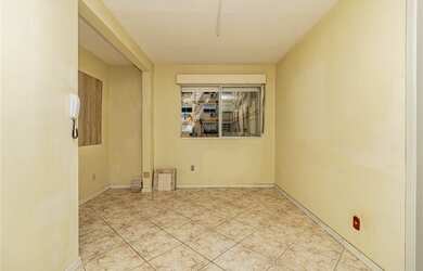 Imagem 2: Apartamento 2 dormitórios à venda no bairro Santo Antônio em Porto Alegre