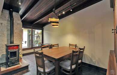 Imagem 3: Apartamento térreo 2 dormitórios com 2 vagas de garagem à venda no bairro Menino Deus em P