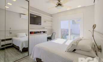 Imagem 2: Casa à venda no bairro Três Figueiras - Porto Alegre/RS