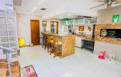 Imagem 2: Casa com 4 dormitórios 2 suítes e 6 vagas de garagem à venda no bairro Jardim Planalto em