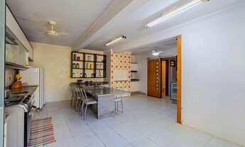 Imagem 2: Casa à venda em Porto Alegre-RS, Bairro Tristeza: 6 quartos, 3 banheiros, 6 vagas, 374 m²