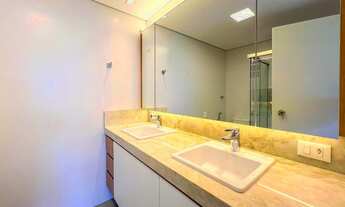 Imagem 2: Apartamento à venda em Porto Alegre, Moinhos de Vento, com 4 quartos, 226m²