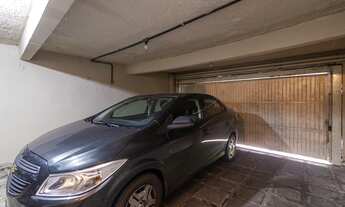 Imagem 2: Impecável Casa de 3 Quartos com Suíte e 2 Vagas em Chácara das Pedras, Porto Alegre-RS - 1