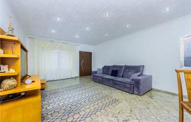 Imagem 6: Casa Padrão, 4 dormitórios na Rua José De Aguiar